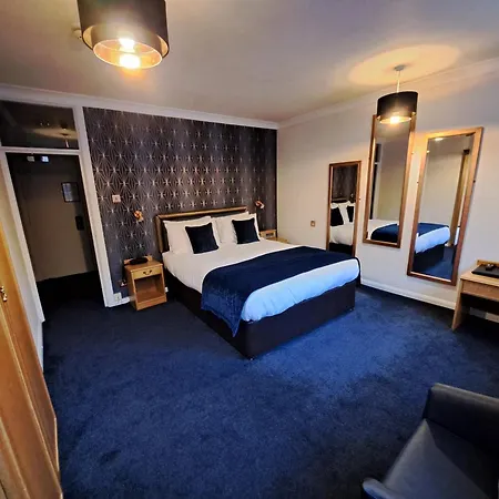 Hotell The Crescent 3*