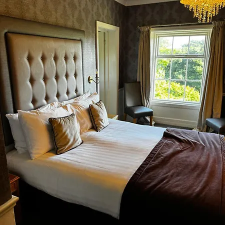 The Crescent Hotell