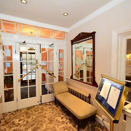 The Crescent Hotel 3*