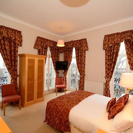 The Crescent 3*