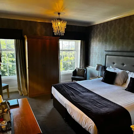 The Crescent Hotel 3*