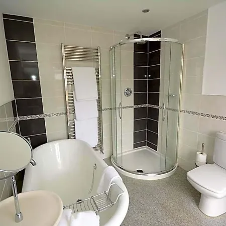 The Crescent 3* سكرابورو