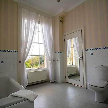 The Crescent 3* سكرابورو