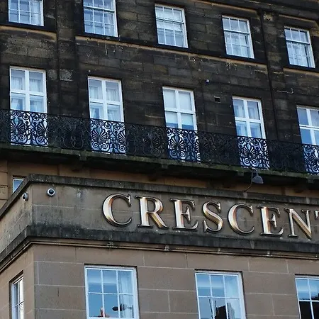 The Crescent Szálloda 3*