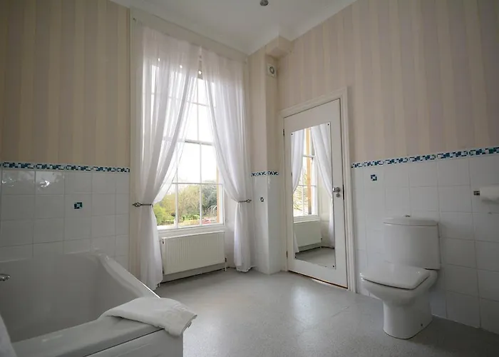 The Crescent 3* Scarborough