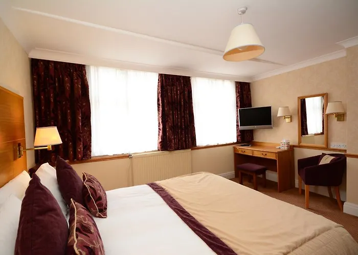 The Crescent 3* Scarborough